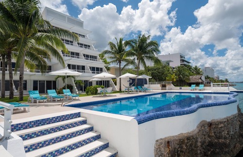 Zona Hotelera Norte Condo | Wonderful Direct Oceanfront 1BR Condo, Spectacular Snorkeling Outfront