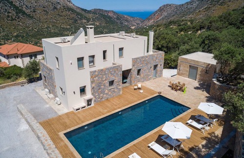 Vrachasi Villa | Wonderful Family Cretan Villa | 5 bedrooms | Private Pool | Vrachasi