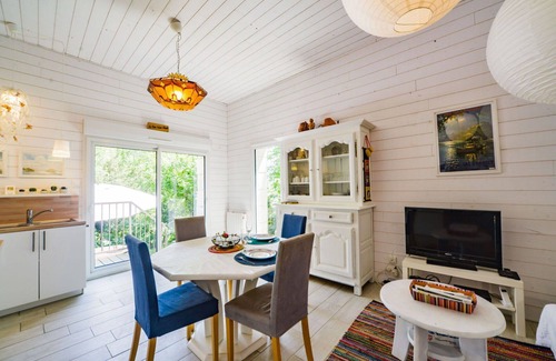 Chissay-en-Touraine House | Wonderful private villa for 3 guests with WIFI, TV, pets allowed and parking