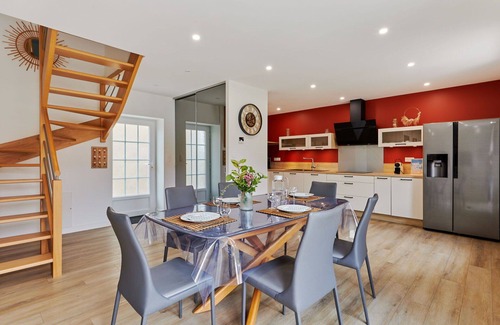 Creances House | Wonderful villa for 4 people with WIFI, TV, terrace, pets allowed and parking