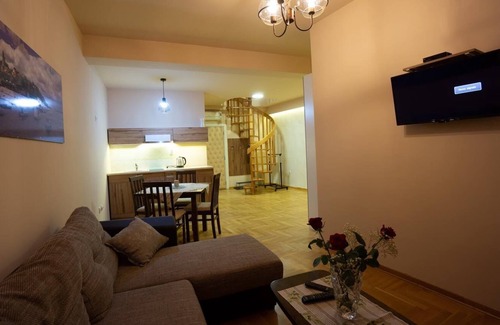 Zemun House | Wonderful freshly renovated two bedroom apartment in the very center of Zemun