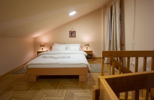 Zemun House | Wonderful freshly renovated two bedroom apartment in the very center of Zemun