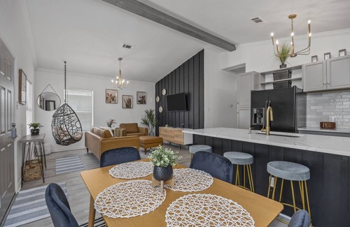 Northside House | Wonderful Getaway EaDo 3BR Minutes to Downtown