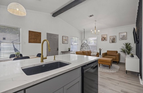Northside House | Wonderful Getaway EaDo 3BR Minutes to Downtown