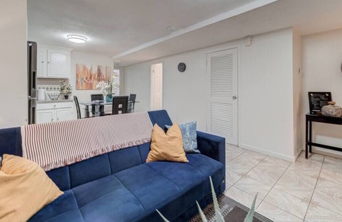 Canarsie Apartment | Wonderful Getaway in Canarsie Brooklyn w/Parking