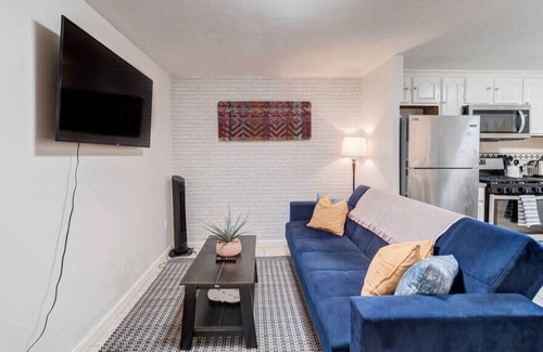 Canarsie Apartment | Wonderful Getaway in Canarsie Brooklyn w/Parking