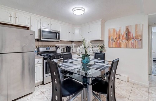 Canarsie Apartment | Wonderful Getaway in Canarsie Brooklyn w/Parking