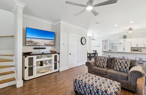 Port St. Joe House | Wonderful Home Close to the Beach w/Shared Pool & Hot Tub, Free WiFi, AC