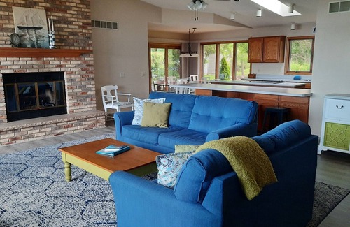 Lake Mills House | Wonderful home on beautiful Rock Lake!