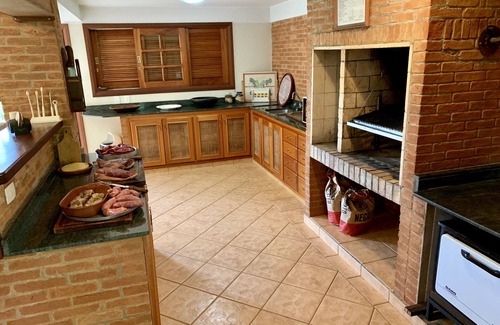 Monte Verde House | Wonderful House 600m from the Center: Jacuzzi, Sauna, Gourmet Space and Leisure Area