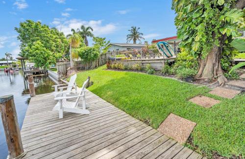 Golfview Harbor House | Wonderful Lake Front Pool Home East Boyton TikiBar