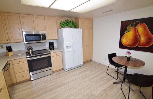 Palm Desert Condo | Wonderful Lakeside and golf course view! No taxes for 28 night stay or longer.