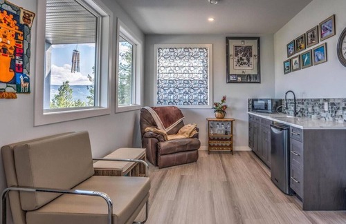 Westshore Estates House | Wonderful Lakeviews!