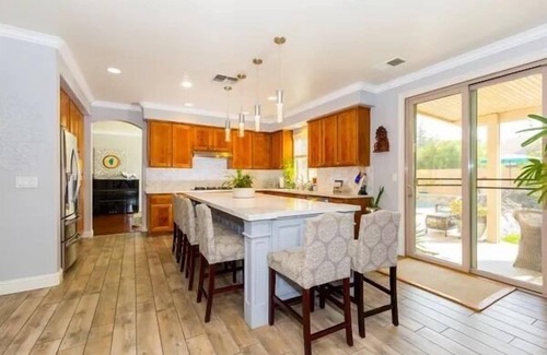 Roseville House | Wonderful Large Home very close to attractions! Newly painted exterior
