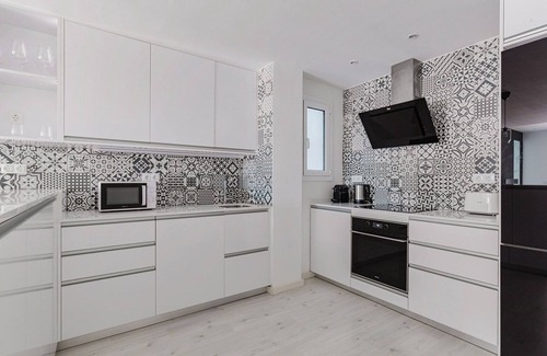 La Maternitat i Sant Ramon Apartment | Wonderful Les Corts XBR w/Elevator & Washer, by Blueground