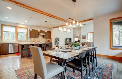 Westbrook Meadows House | Wonderful Modern Gem Near Trails & Mt Bachelor, Huge Deck, Hot Tub, Fireplace Gourmet Kitchen