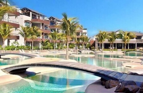Mont Choisy Apartment | Wonderful Mont Choisy flat, huge lagoon pool