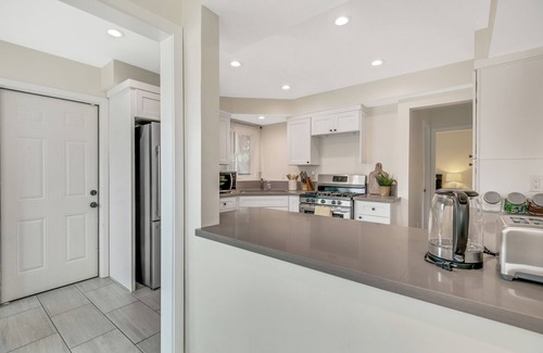 Seal Beach House | Wonderful Naples Beauty cottage 2 mins 2 the sand