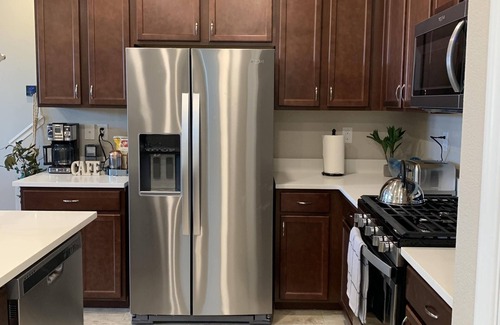 Las Vegas House | Wonderful NEW 3 BR 2.5 BA Townhouse for 8 2 Miles from Las Vegas Strip