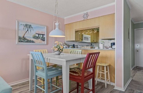 Morehead City Condo | Wonderful oceanview condo w/recently updated kitchen & bathrooms!