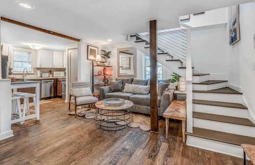Old Village House | Wonderful Old Village Bungalow in the heart of Mount Pleasant