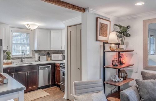 Old Village House | Wonderful Old Village Bungalow in the heart of Mount Pleasant