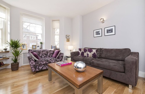 Lancaster Gate Apartment | WONDERFUL ONE BEDROOM APARTMENT OFFERING CONTEMPORARY LIVING IN HYDE PARK IV