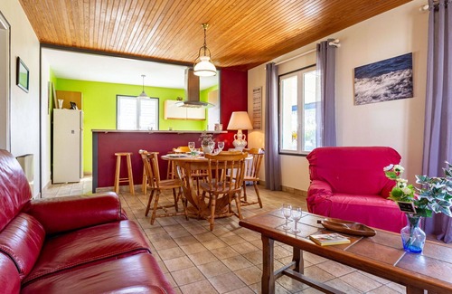 Saint-Germain-sur-Ay House | Wonderful private villa for 4 people with WIFI, TV, terrace, pets allowed and parking