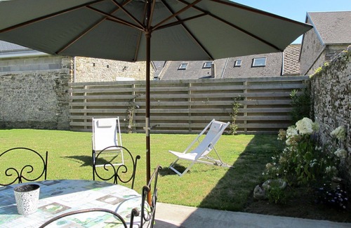 Bretteville-sur-Ay House | Wonderful private villa for 6 guests with WIFI, TV, terrace, pets allowed and parking