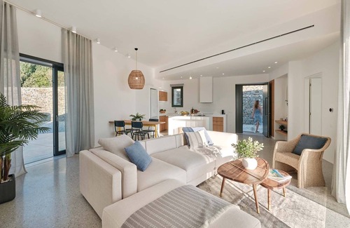 Krotiri Villa | Wonderful Paros Villa | Villa Cascada | 6 Bedrooms | Private Infinity Pool |.