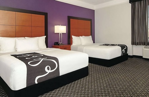 Guasti Hotel | Wonderful Place To Stay! 4 Great Units! Minutes Away to iFLY Indoor Skydiving!