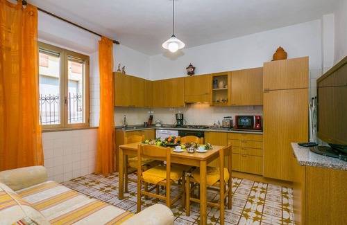 Montefollonico House | Wonderful private villa with A/C, WIFI, TV, patio, pets allowed, panoramic view and parking