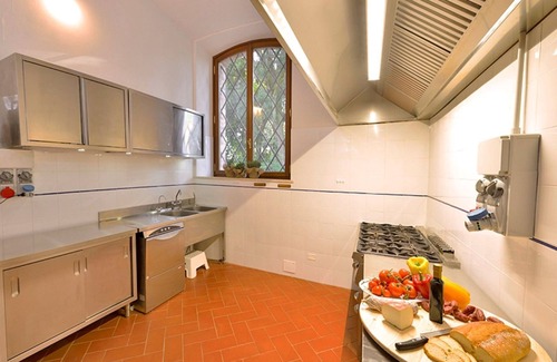 Torrita di Siena Villa | Wonderful private villa with WIFI, private pool, A/C, hot tub, TV, patio, close to Montepulciano