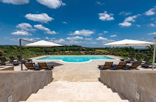 Torrita di Siena Villa | Wonderful private villa with WIFI, private pool, A/C, hot tub, TV, patio, close to Montepulciano