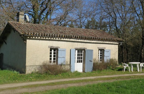 Labretonie Villa | Wonderful private villa for 3 guests with TV, terrace, pets allowed and parking