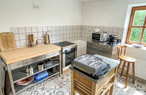 Gottfrieding House | Wonderful private villa for 15 people with WIFI, TV, terrace, pets allowed and parking