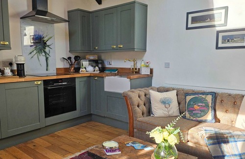Struan House | Wonderful private villa for 2 people with WIFI, TV, patio, panoramic view and parking