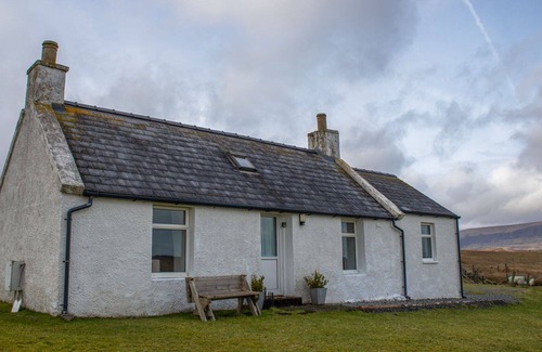 Staffin House | Wonderful private villa for 2 guests with WIFI and TV