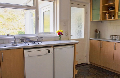 Portree House | Wonderful private villa for 4 guests with WIFI, TV, patio and parking