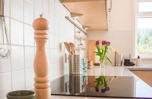 Portree House | Wonderful private villa for 4 guests with WIFI, TV, patio and parking