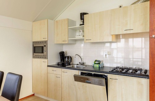 Municipality of Emmen House | Wonderful private villa for 5 guests with hot tub, WIFI, pool, TV, terrace and parking
