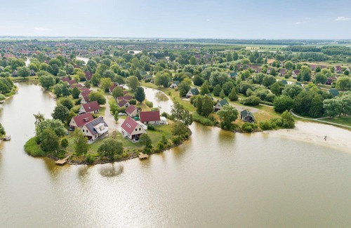 Municipality of Emmen House | Wonderful private villa for 5 guests with hot tub, WIFI, pool, TV, terrace and parking