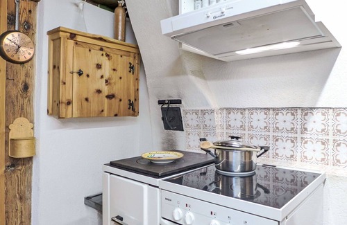 Innertkirchen House | Wonderful private villa with WIFI, TV, terrace, pets allowed, panoramic view and parking