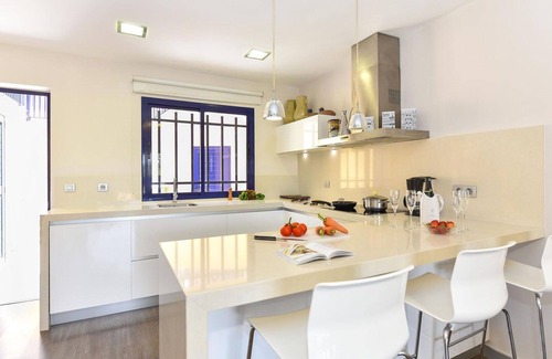 Costa Meloneras House | Wonderful private villa for 4 guests with WIFI, A/C, pool, TV and patio