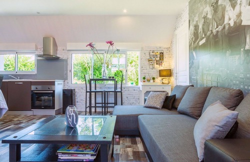 Champeaux House | Wonderful private villa for 4 guests with TV, terrace and parking