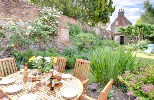 Barham Villa | Wonderful private villa for 7 people with WIFI, TV, patio and parking