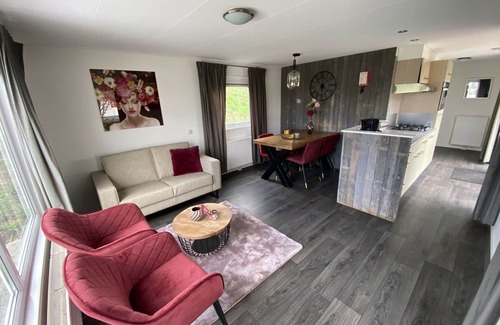 Dordtse Biesbosch House | Wonderful private villa for 4 people with WIFI, TV, terrace and parking