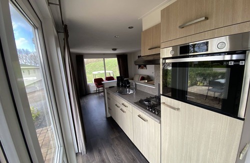 Dordtse Biesbosch House | Wonderful private villa for 4 people with WIFI, TV, terrace and parking