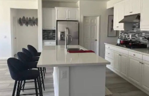 Riverside House | Wonderful Private View 4-Bdr Upgraded Home UCR NOS