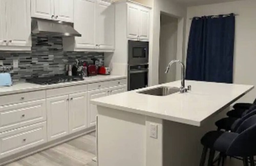 Riverside House | Wonderful Private View 4-Bdr Upgraded Home UCR NOS